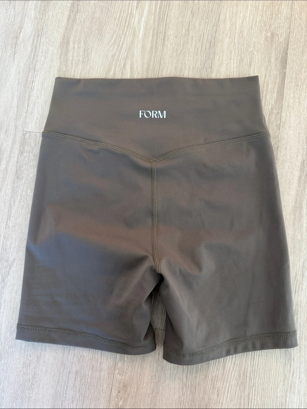 FORM Biker Shorts 3’ - Picture 2 of 4